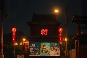 纸上银河：摊开的书页与手绘星图特写